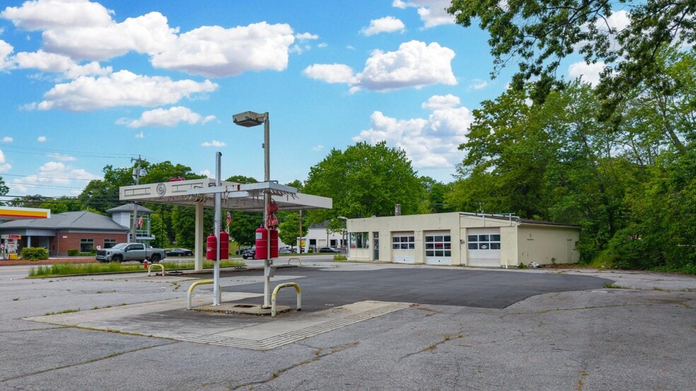 90 Worcester St, North Grafton, MA for sale - Building Photo - Image 1 of 3