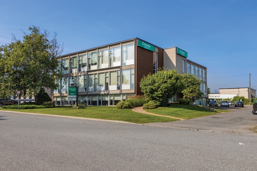 880 Lady Ellen Pl, Ottawa, ON for lease - Building Photo - Image 3 of 7