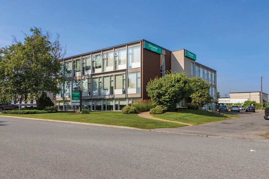 880 Lady Ellen Pl, Ottawa, ON à louer - Photo du bâtiment - Image 3 de 7