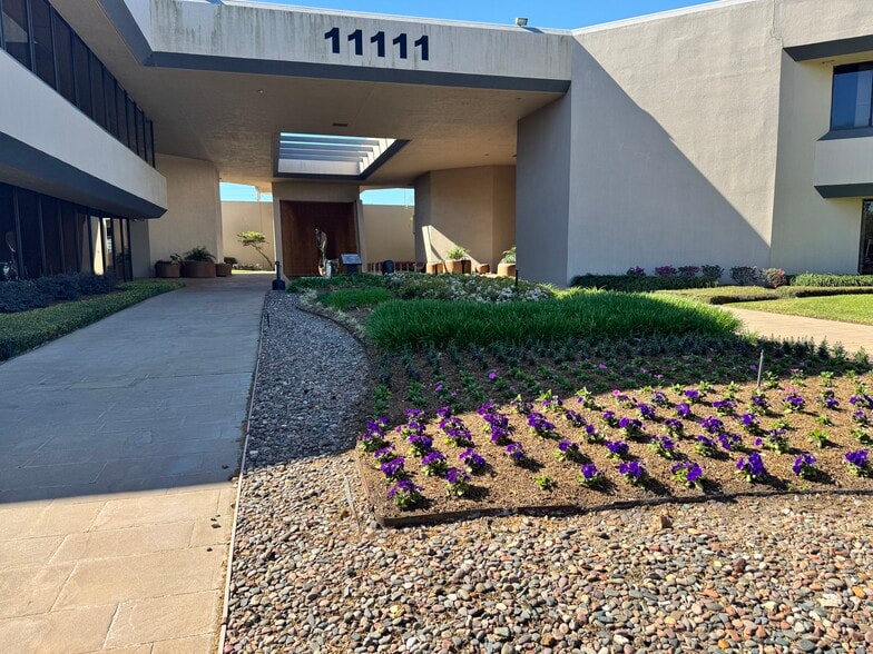 11111 Wilcrest Green Dr, Houston, TX for lease - Building Photo - Image 2 of 7