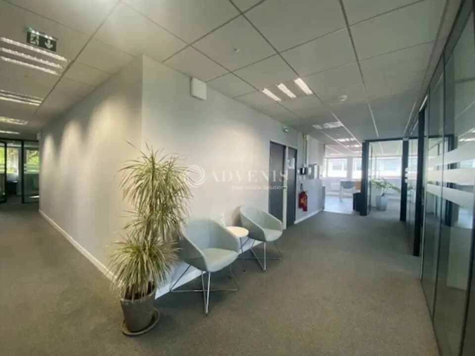 Office in Saint-Germain-en-Laye for lease Interior Photo- Image 1 of 8
