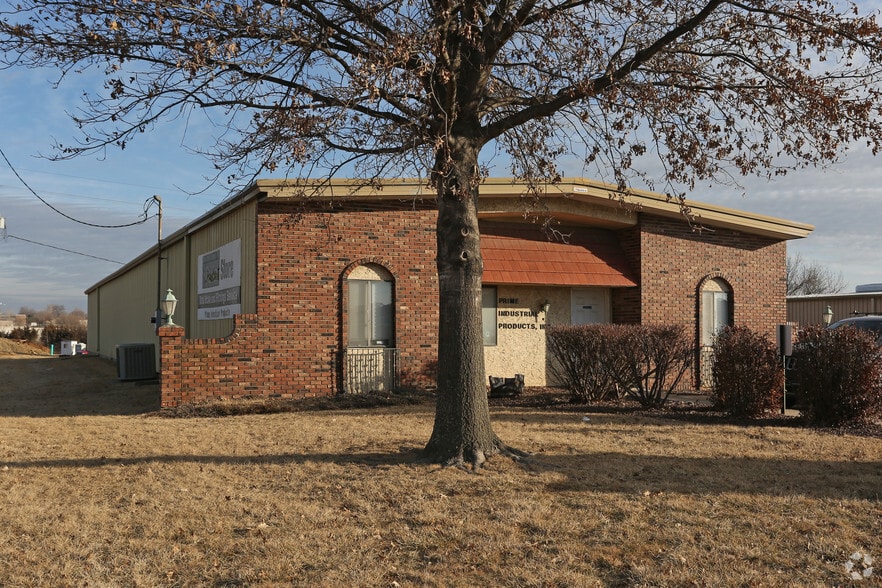 1500 E Spruce St, Olathe, KS for sale - Building Photo - Image 3 of 4