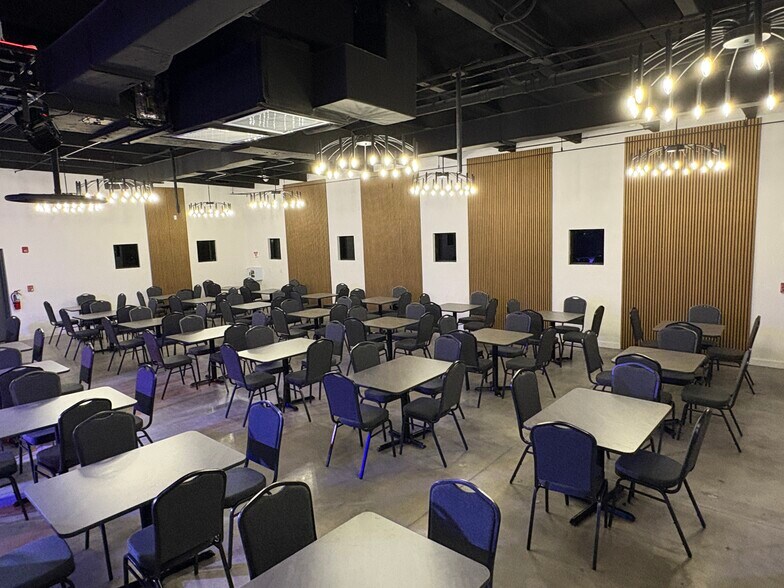 220 NW 180th Ave, Pembroke Pines, FL à louer - Photo du bâtiment - Image 2 de 5