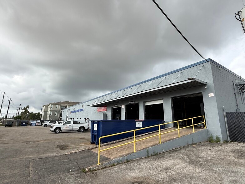 1215 Seamist Dr, Houston, TX à vendre - Photo du bâtiment - Image 2 de 3