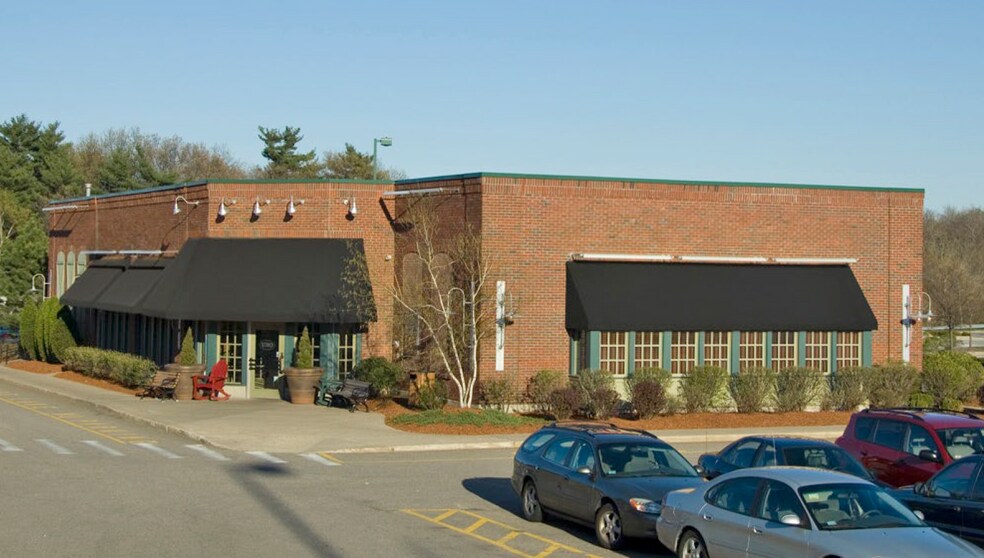 205-229 Hartford Ave, Bellingham, MA à louer - Photo du bâtiment - Image 3 de 3