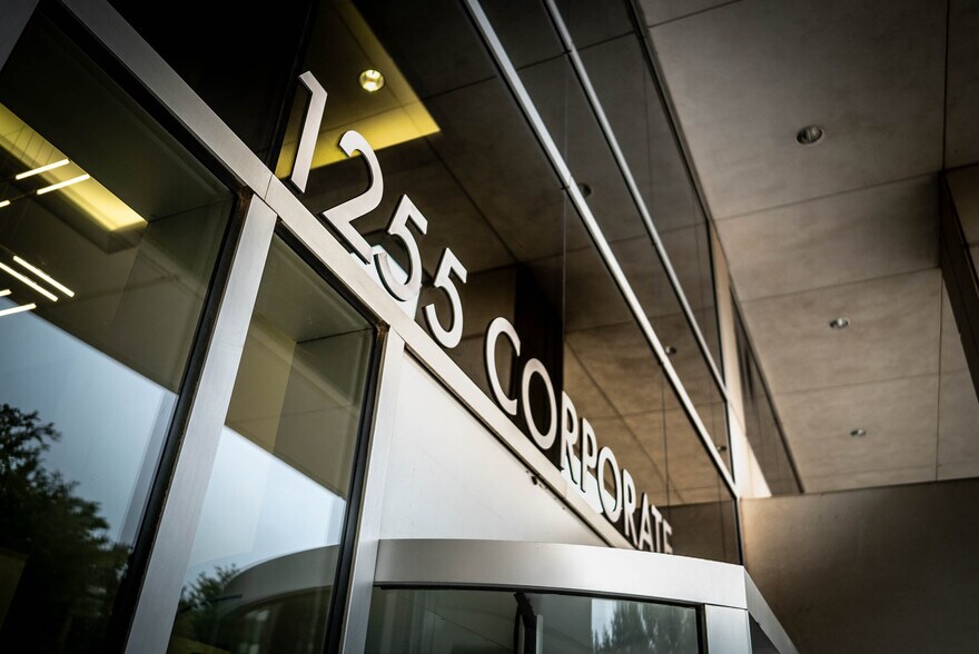 1255 Corporate Dr, Irving, TX à louer - Photo du bâtiment - Image 1 de 13