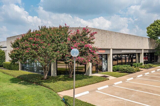 Plus de détails pour 1517 W Carrier Pky, Grand Prairie, TX - Industriel à louer