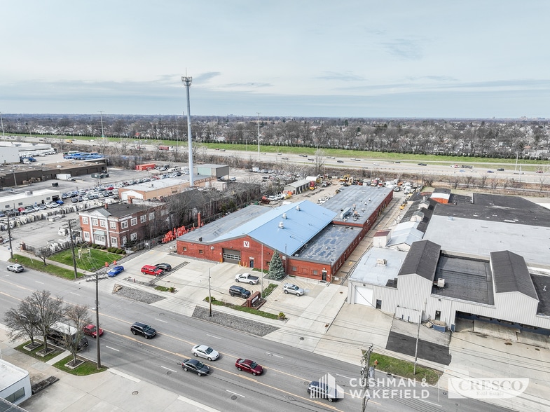 4000 Brookpark Rd, Cleveland, OH à louer - Photo du bâtiment - Image 3 de 7