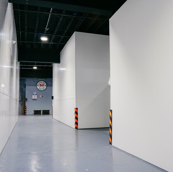 9213 183rd St, Hollis, NY for lease - Building Photo - Image 3 of 17