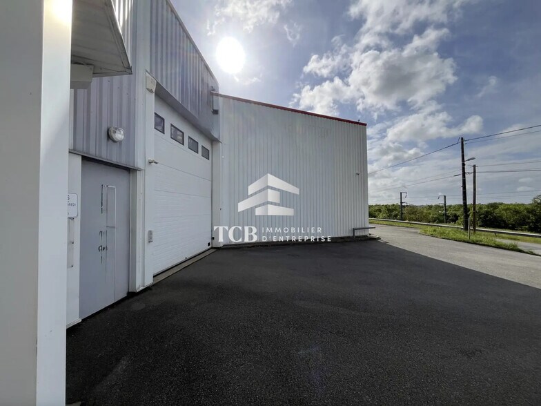 Flex dans Couëron à louer - Photo du bâtiment - Image 2 de 12