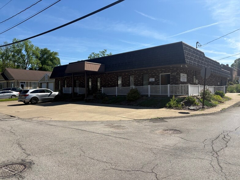 773 Pershing St, Ellwood City, PA for sale - Building Photo - Image 2 of 28