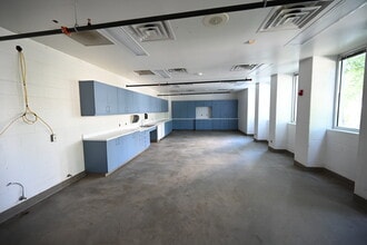 8800 Technology Forest Pl, The Woodlands, TX for lease Interior Photo- Image 2 of 9