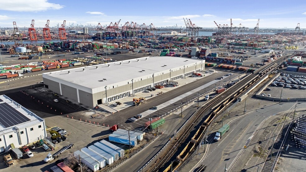 5-61 Bay Ave, Elizabeth, NJ for lease - Building Photo - Image 1 of 5