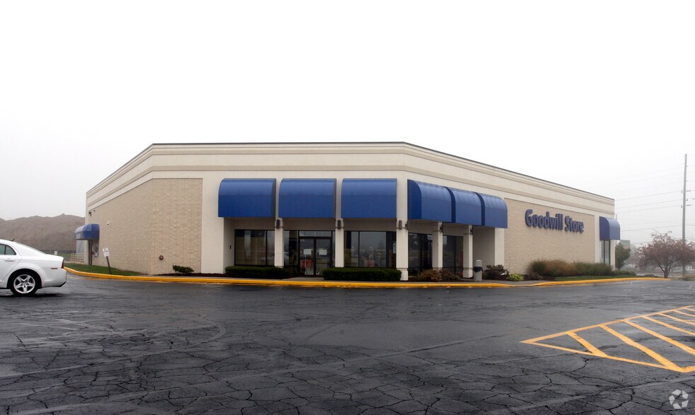 5046-5210 W Pike Plaza Rd, Indianapolis, IN à louer - Photo principale - Image 3 de 5