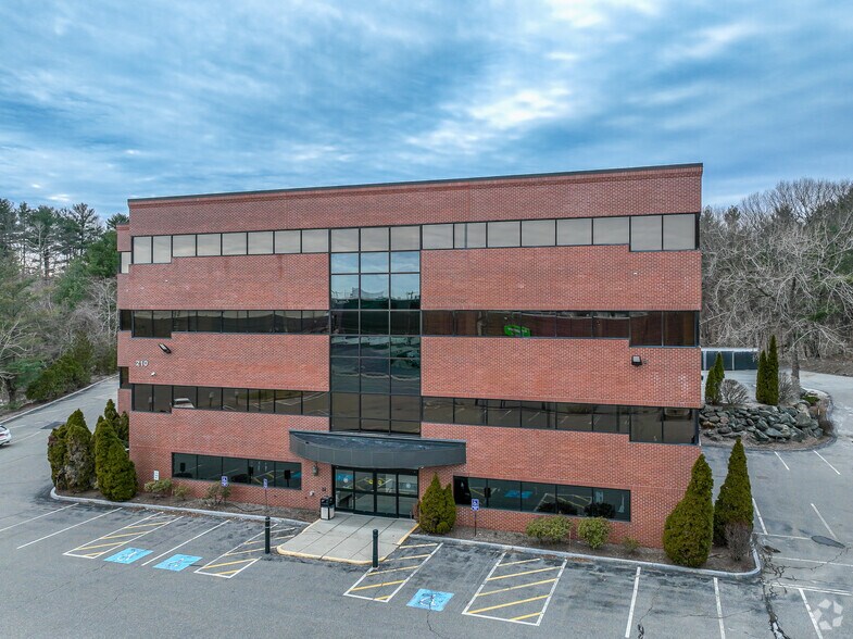 210 Bear Hill Rd, Waltham, MA à louer - Photo du bâtiment - Image 3 de 5