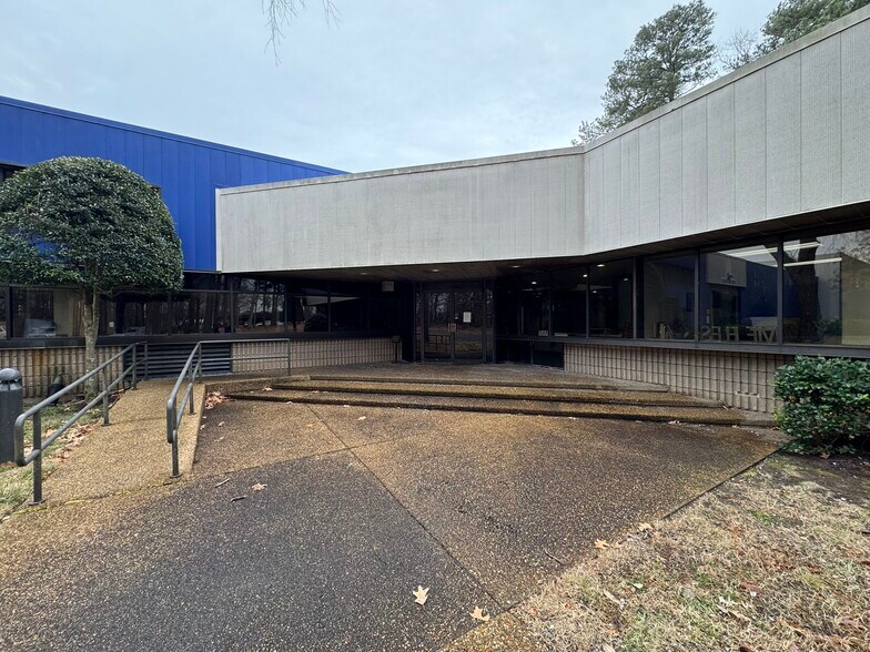 524 Viking Dr, Virginia Beach, VA à louer - Photo du bâtiment - Image 2 de 10