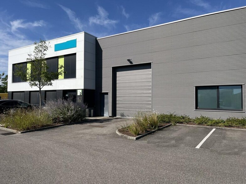 105 Rue Alexandre Dumas, Vaulx-en-Velin for lease - Building Photo - Image 3 of 25