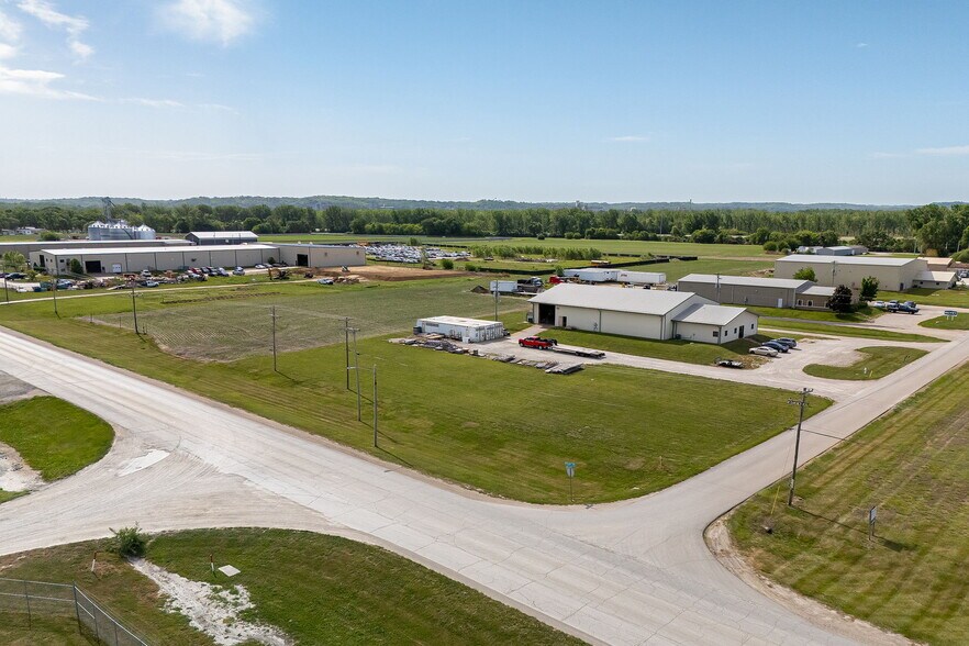 801 Woodsdale Rd, Elwood, KS à vendre - Photo du bâtiment - Image 3 de 27