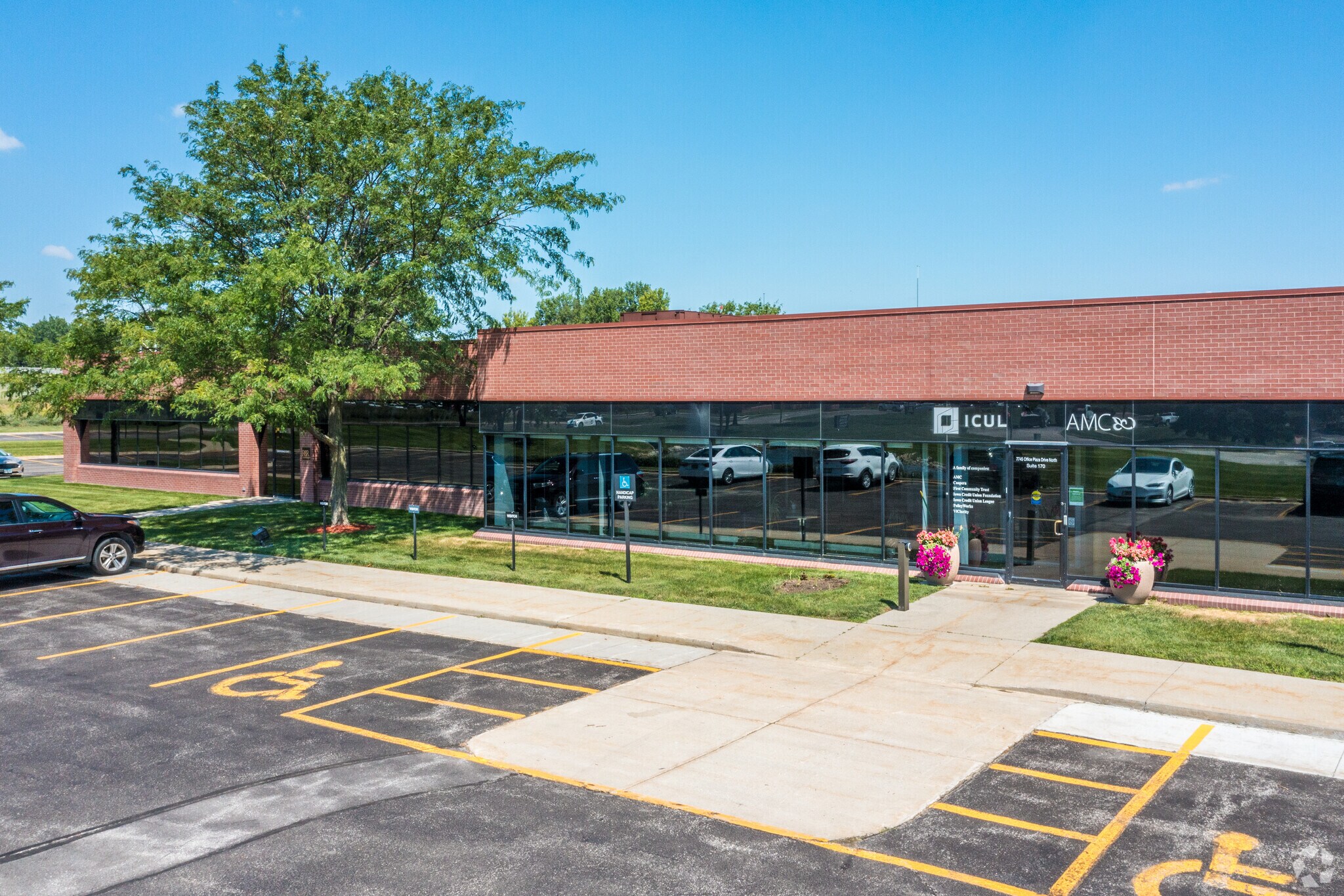 7745 Office Plaza Dr, West Des Moines, IA à louer Photo du bâtiment- Image 1 de 7