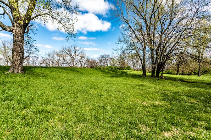 Greystone Ave, Kansas City, KS à louer - Photo du bâtiment - Image 3 de 4