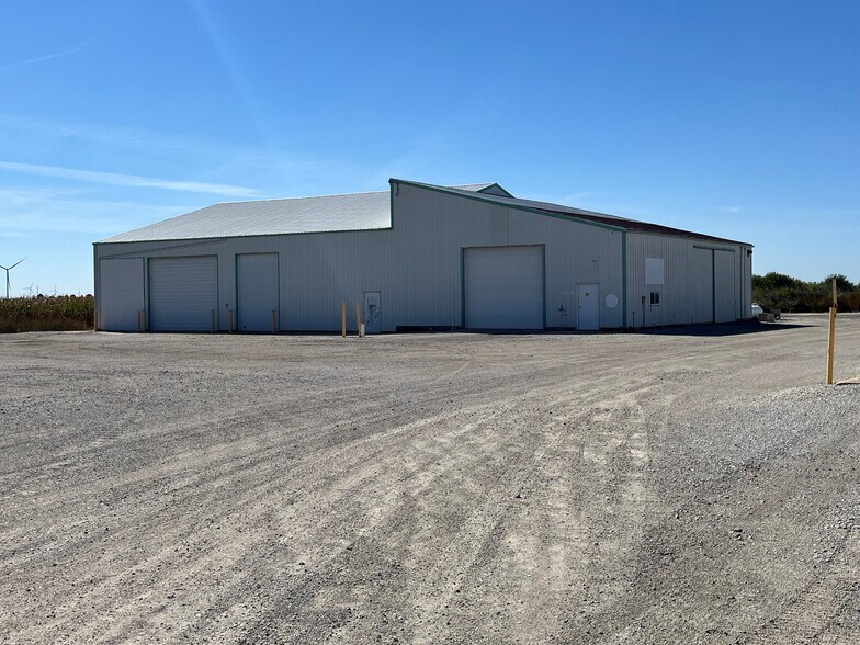 546 N 1100 W, Wolcott, IN à vendre - Photo du bâtiment - Image 2 de 11