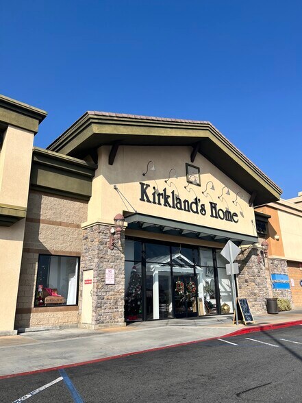 6205-6477 Pats Ranch Rd, Mira Loma, CA à louer - Photo du bâtiment - Image 2 de 17