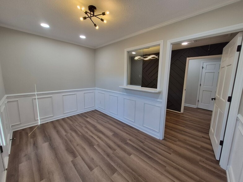 1600 Elm St, Sanford, NC à louer - Photo intérieure - Image 2 de 15