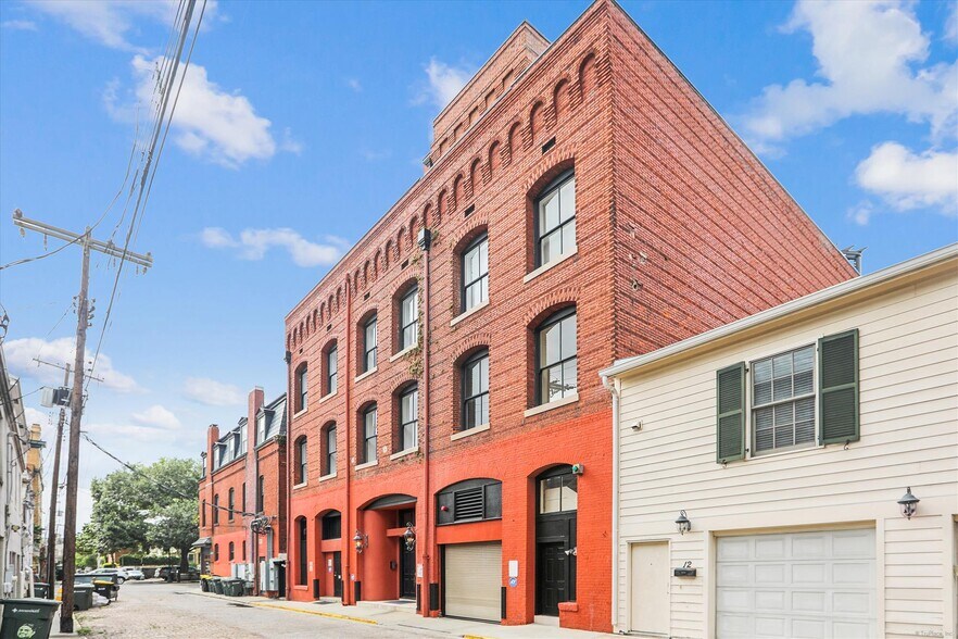 2 E Perry Ln, Savannah, GA à vendre - Photo du bâtiment - Image 3 de 6