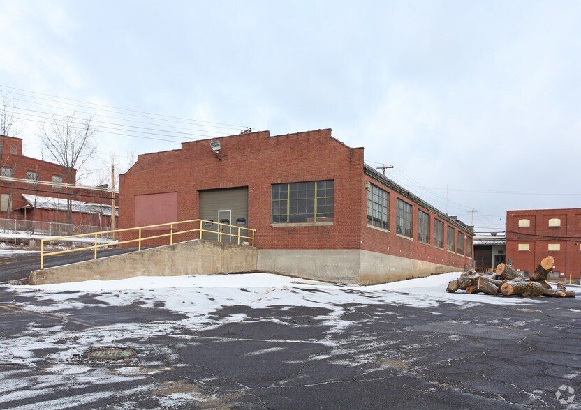 217 Field St, Torrington, CT à vendre - Photo principale - Image 1 de 8