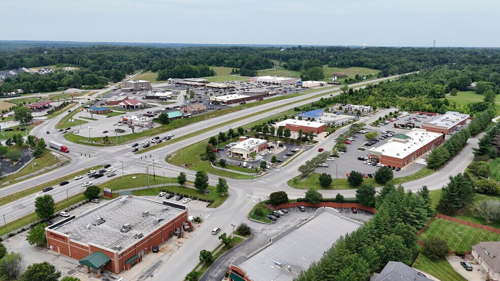 4678 Duffy Rd, Floyds Knobs, IN à vendre - Photo du bâtiment - Image 3 de 7