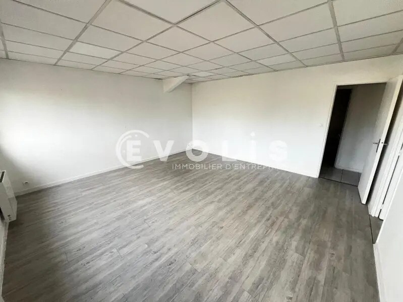 Office in Lisses for lease Interior Photo- Image 1 of 9