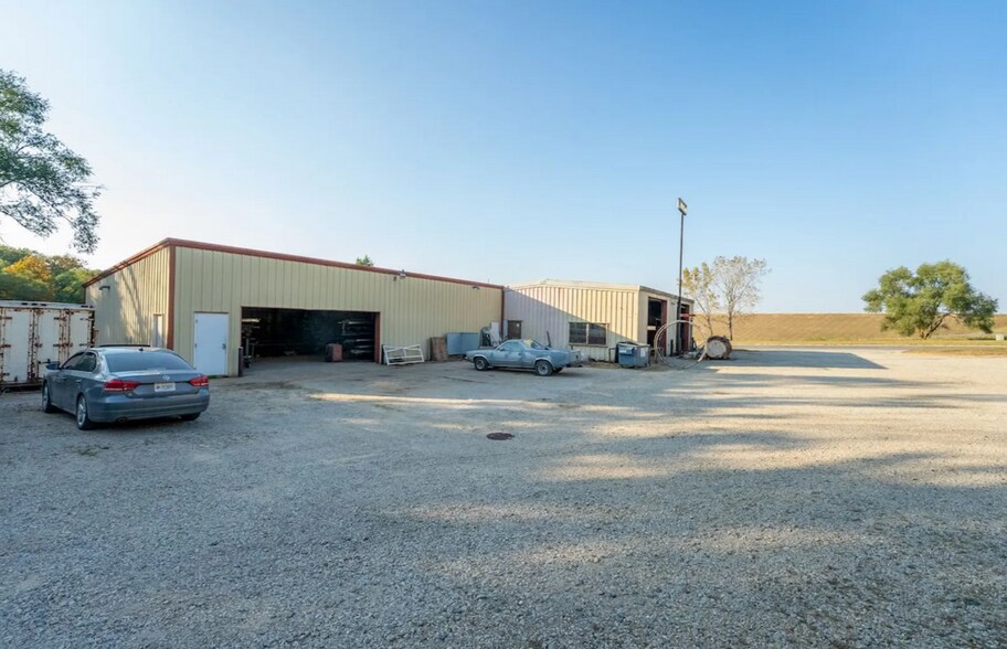 1970 Illinois 16, Shelbyville, IL à vendre - Photo du bâtiment - Image 2 de 5