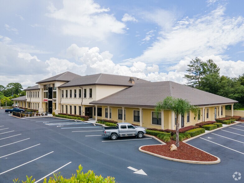 275 S Charles Richard Beall Blvd, DeBary, FL à louer - Photo du bâtiment - Image 2 de 9