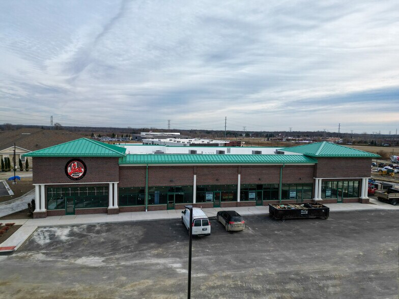 11880 Vista Springs, Washington, MI for lease - Building Photo - Image 2 of 8