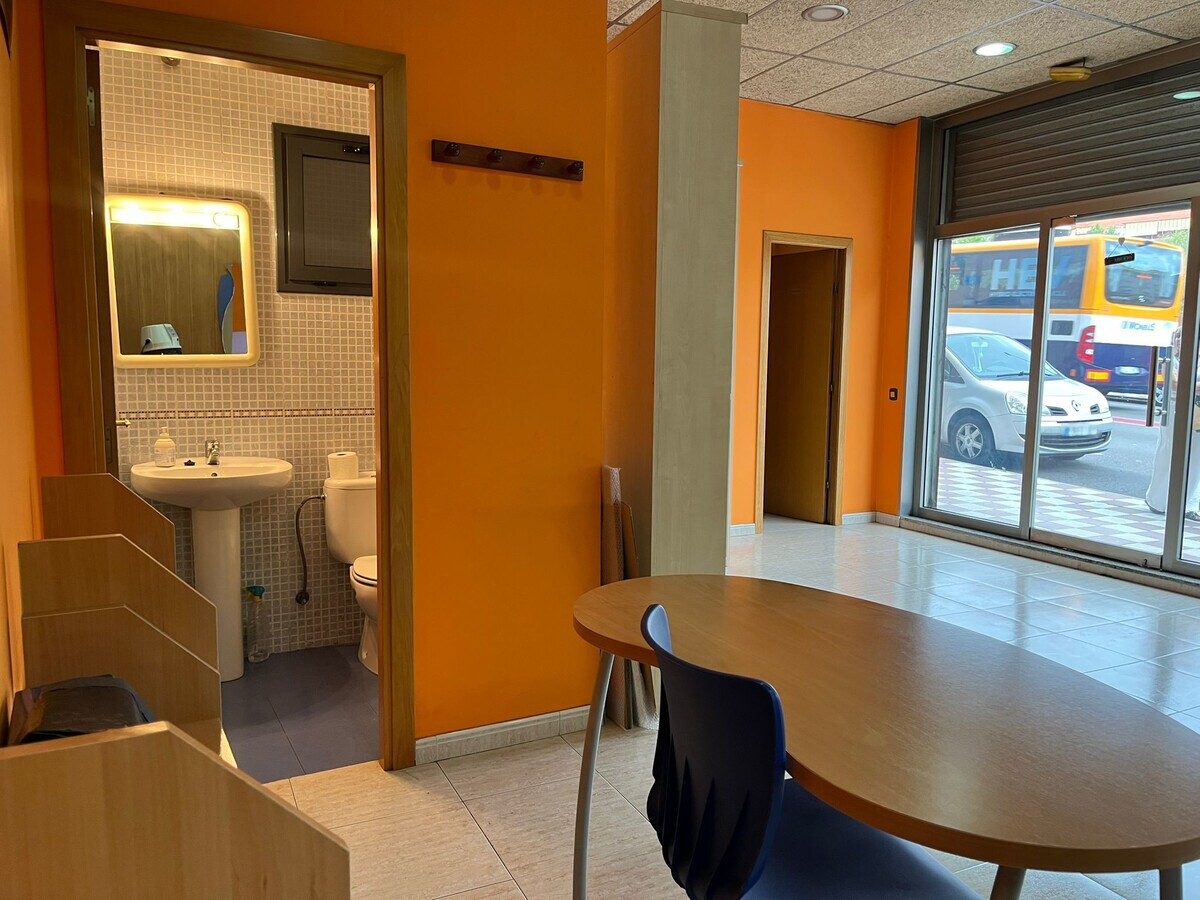 Esparreguera, BAR 08292 - Unit Es D Pta 1 - - Interior Photo - Image 2 of 8