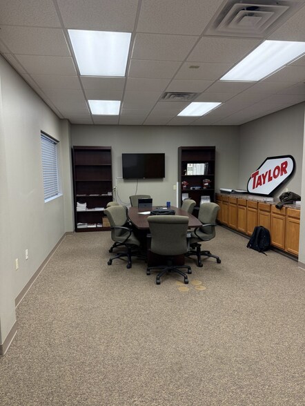 4904 Hazel Jones Rd, Bossier City, LA à louer - Photo intérieure - Image 3 de 4