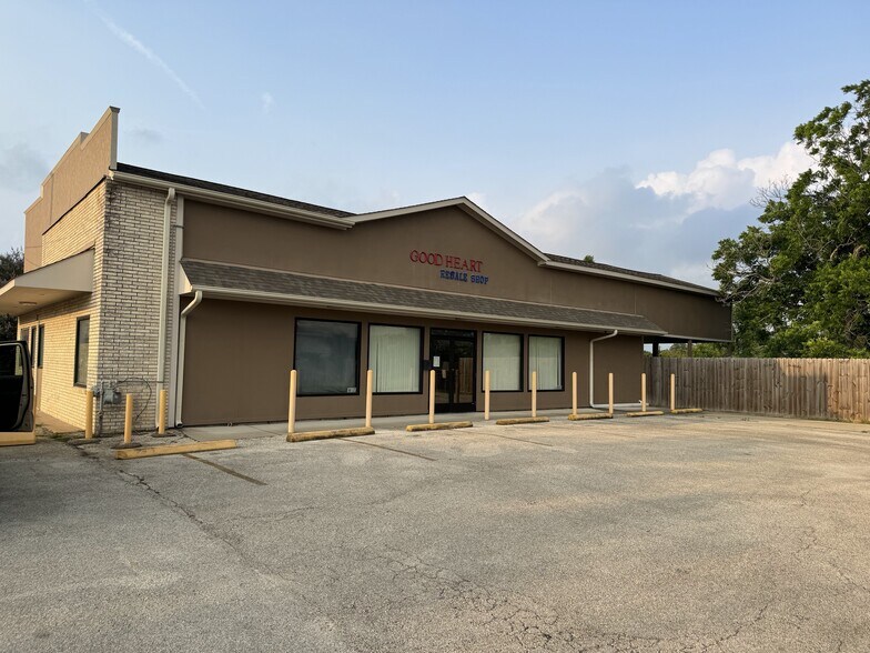 217 N Main St, Highlands, TX à vendre - Photo du bâtiment - Image 3 de 4