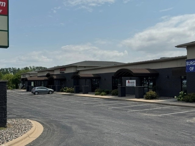 1600-1688 N Casaloma Dr, Grand Chute, WI for sale - Building Photo - Image 3 of 20