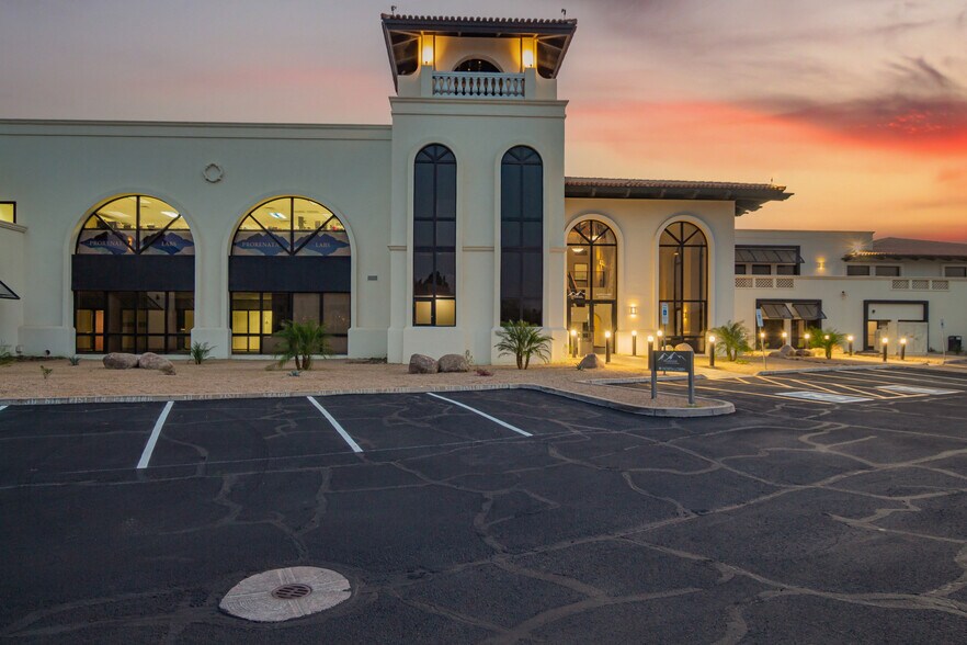 8222 S 48th St, Phoenix, AZ à louer - Photo du bâtiment - Image 2 de 21