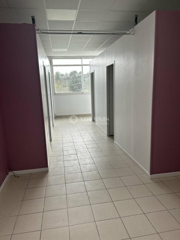 Office in Le Crès for lease Interior Photo- Image 1 of 4