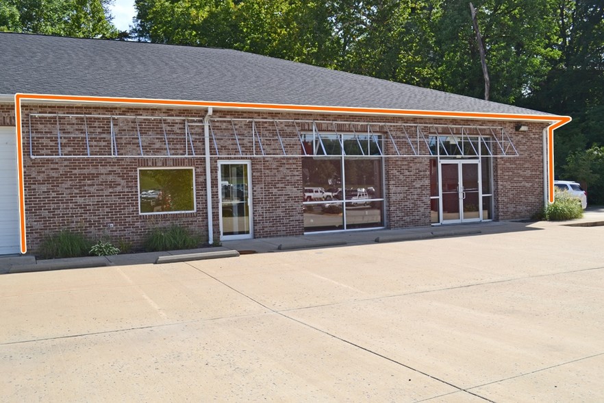 117-121 Southwoods Ctr, Columbia, IL for sale - Building Photo - Image 1 of 1