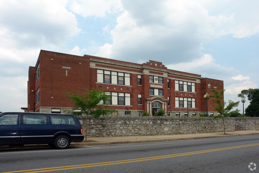 920 W Washington St, Hagerstown, MD for sale - Building Photo - Image 2 of 38