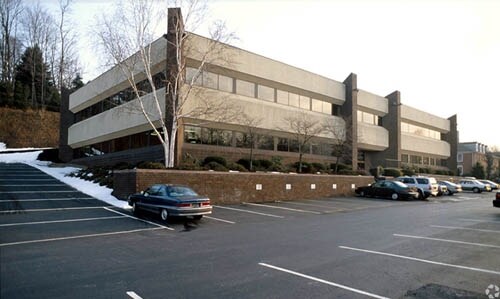 1011 Mumma Rd, Wormleysburg, PA à louer - Photo du bâtiment - Image 1 de 4