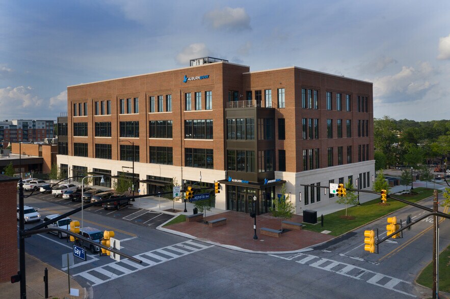 Auburnbank Building, Auburn, AL à louer - Photo du bâtiment - Image 3 de 15