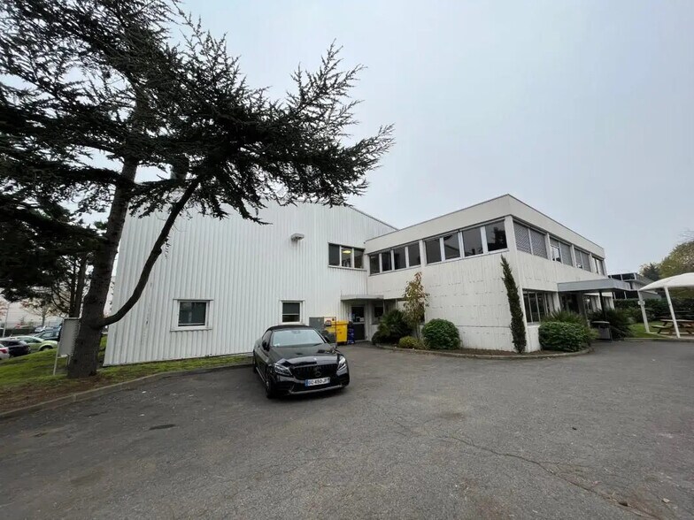 Bureau dans SAINT-OUEN-L'AUMONE à louer - Photo du bâtiment - Image 3 de 18