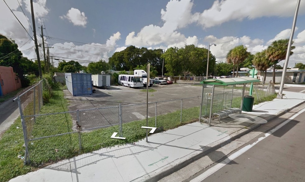700 NW 48th St, Miami, FL à louer - Photo principale - Image 1 de 3
