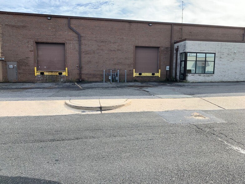 10731-10735 Hanna St, Beltsville, MD à louer - Photo du bâtiment - Image 2 de 2