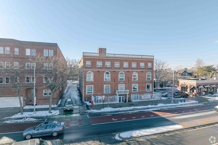 2464 Massachusetts Ave, Cambridge, MA for lease - Building Photo - Image 2 of 5