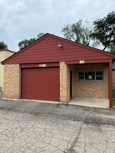 202 S. 13th Ave. St. Charles Il. 60174 Ave, St Charles, IL à louer - Photo du bâtiment - Image 3 de 12