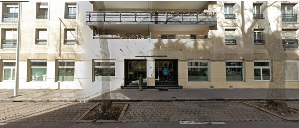 Retail in Lyon for sale - Building Photo - Image 2 of 7
